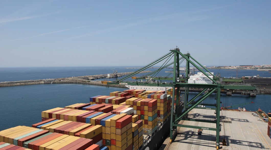 Ampliação do Terminal de contentores XXI, porto de Sines. Contentores,