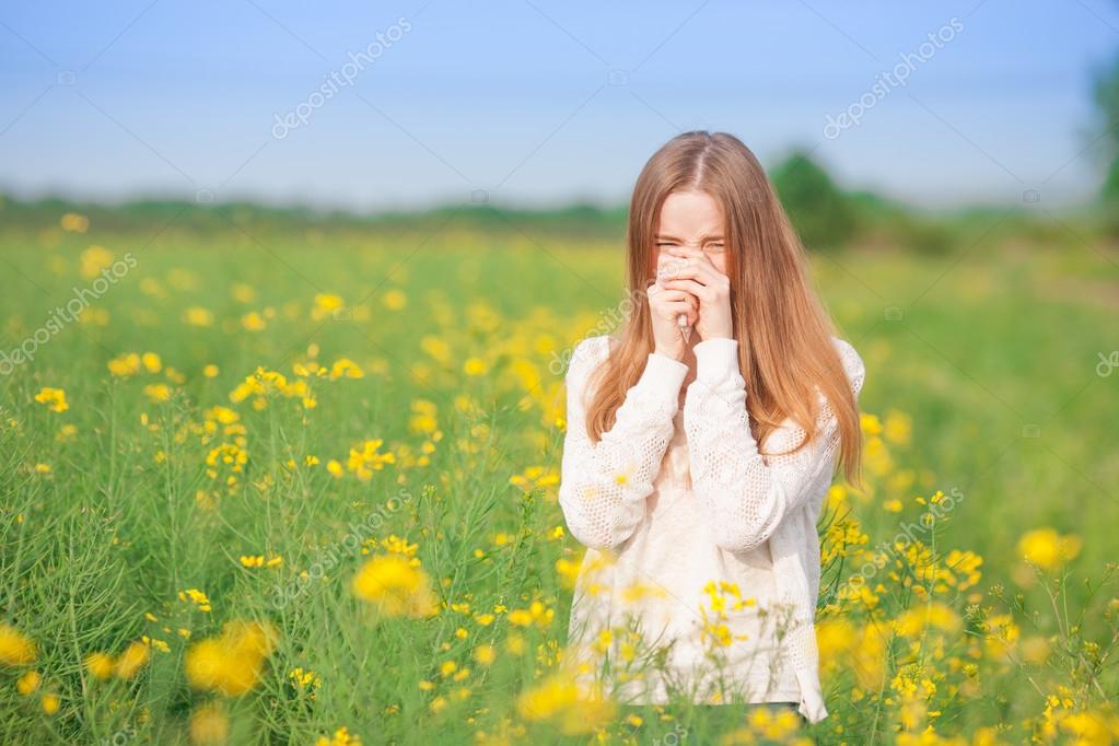 depositphotos_111623236-stock-photo-pollen-allergy-girl-sneezing-in