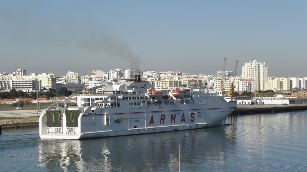 Ferry-Madeira-Continente-Naviera-Armas-Portimão.jpg