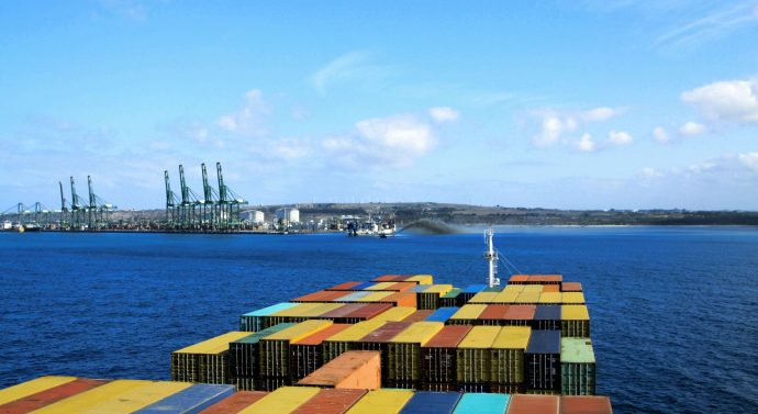 porto-de-sines-navio-690x377.jpg