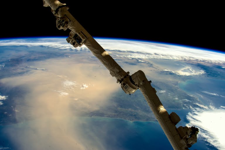 poeiras_peninsula_iberica_terra_timpeake_estacaoespacialinternacional_210216