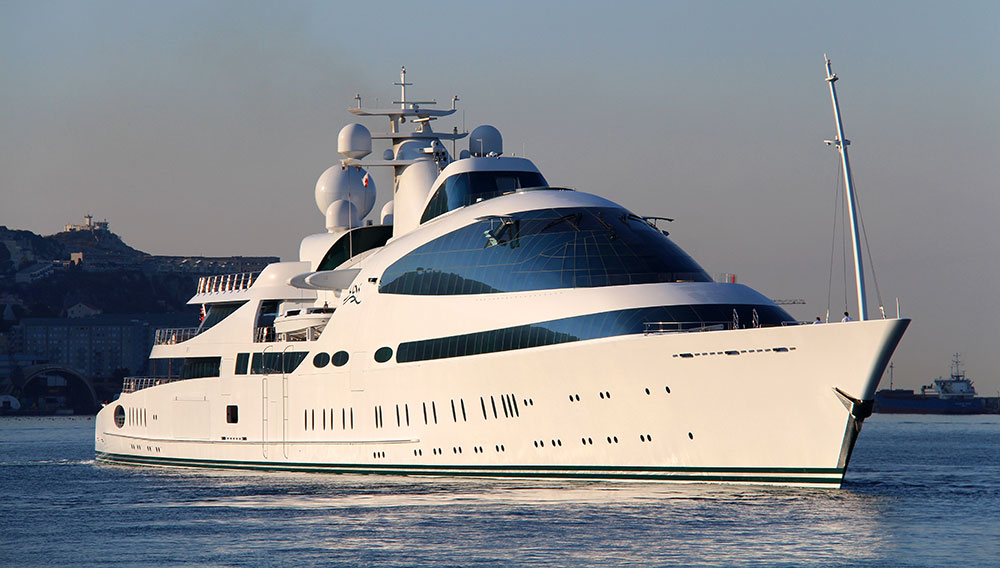yas-yacht-01.jpg
